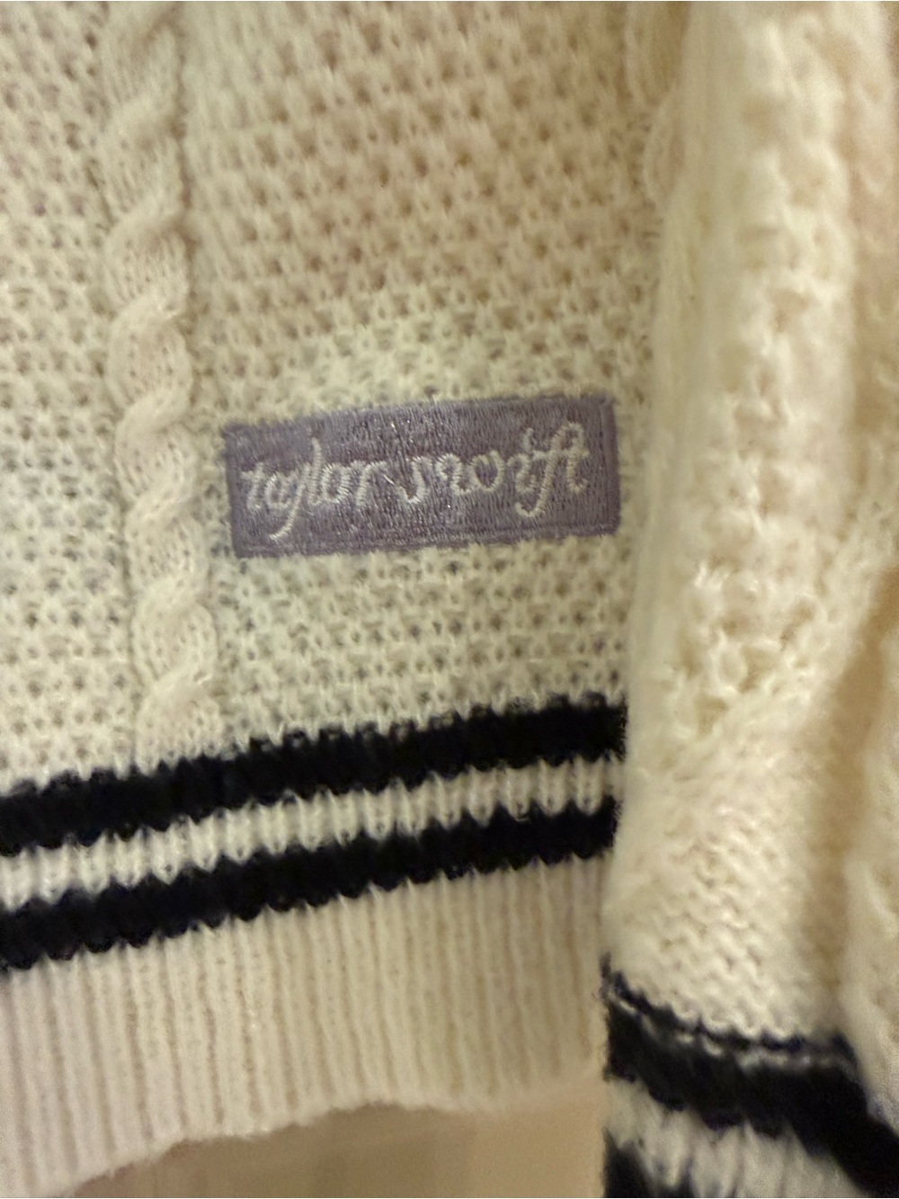 Taylor Swift Folklore album cardigan size small - Picture 4 of 6